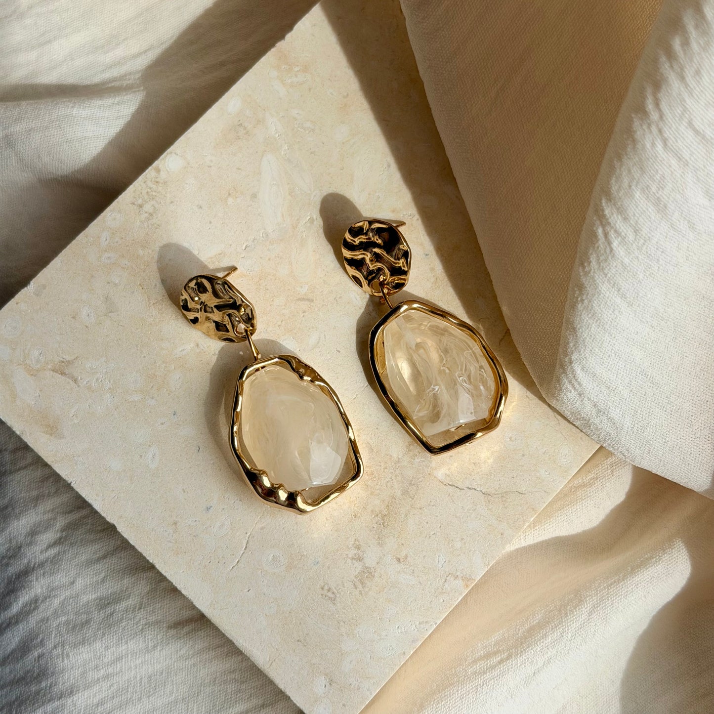 Frosted Resin Drop Earrings S925 Hammered Gold Disc