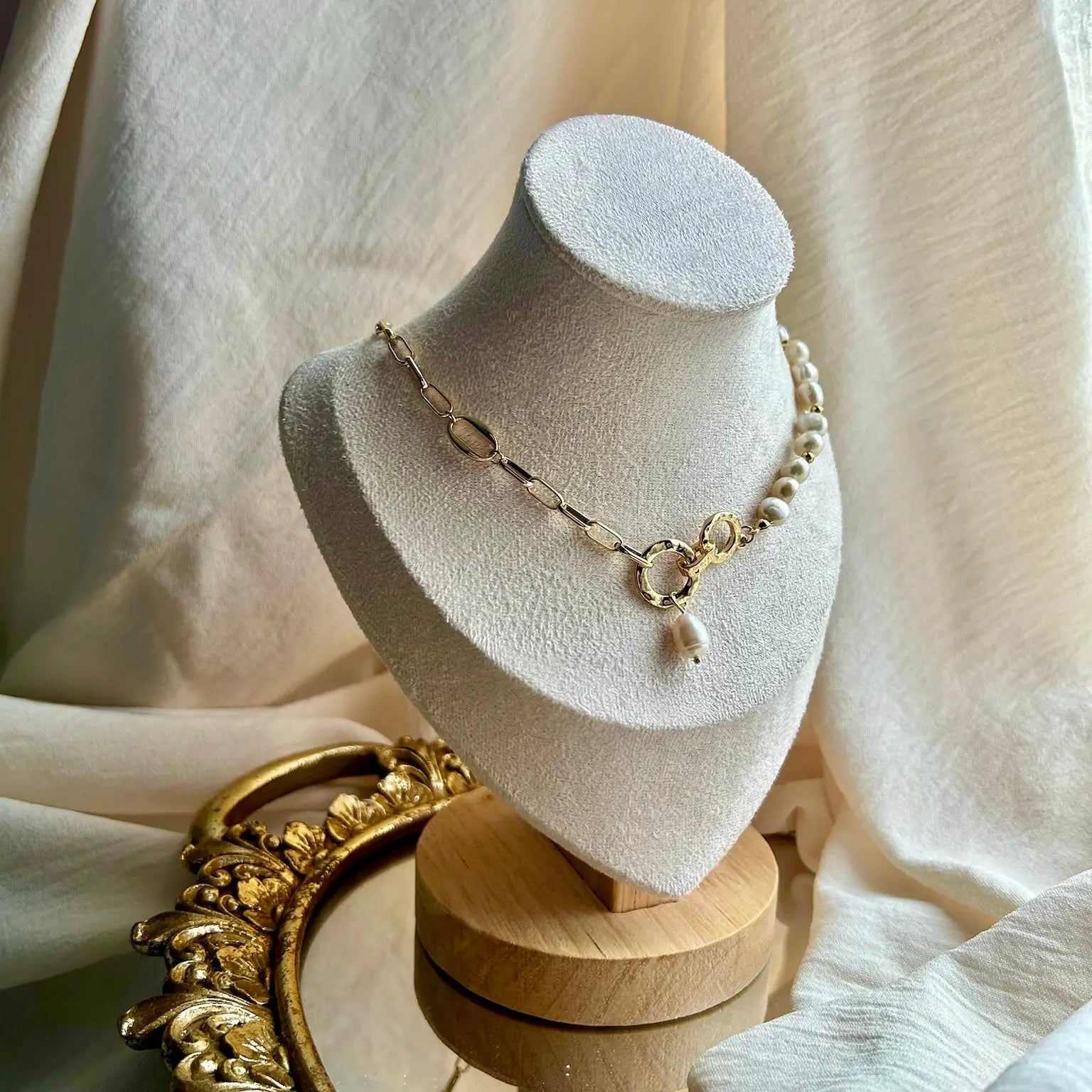 Freshwater Pearl Asymmetric Chain Necklace Gold — pendant close-up detail