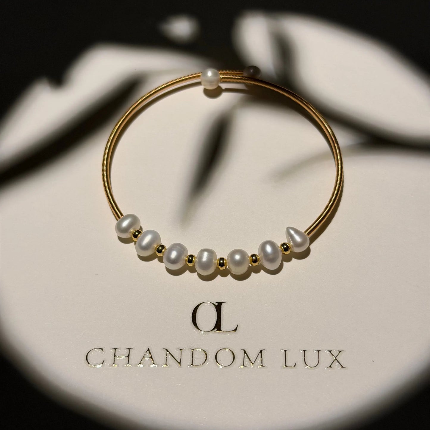 Freshwater Pearl Beaded Bracelet 18K Gold Women UK — clasp detail close-up