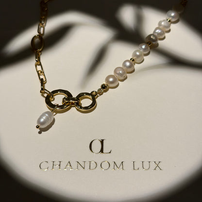 Freshwater Pearl Asymmetric Chain Necklace Gold — detail of freshwater pearl