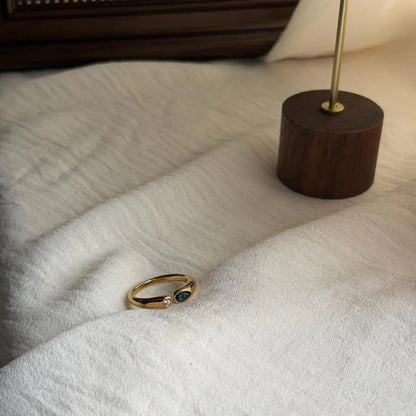 Dual Stone Toi et Moi Open Ring 18K Gold Blue Clear — top-down detail of stones