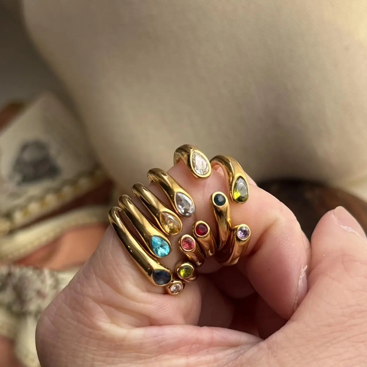 Dual Stone Toi et Moi Open Ring 18K Gold Blue Clear — open-back adjustable detail