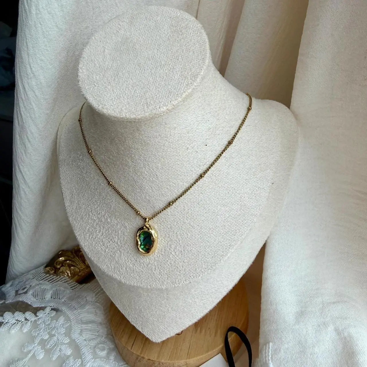 Abalone Shell Pendant Necklace Gold Satellite Chain — chain and clasp detail