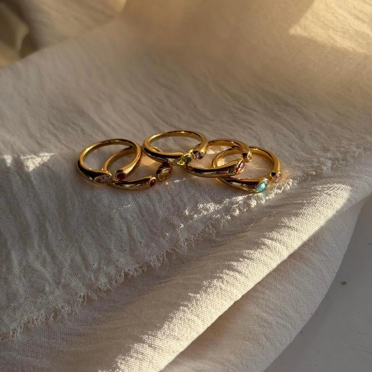 Teardrop Toi et Moi Open Ring 18K Gold Green Purple — open-back adjustable detail