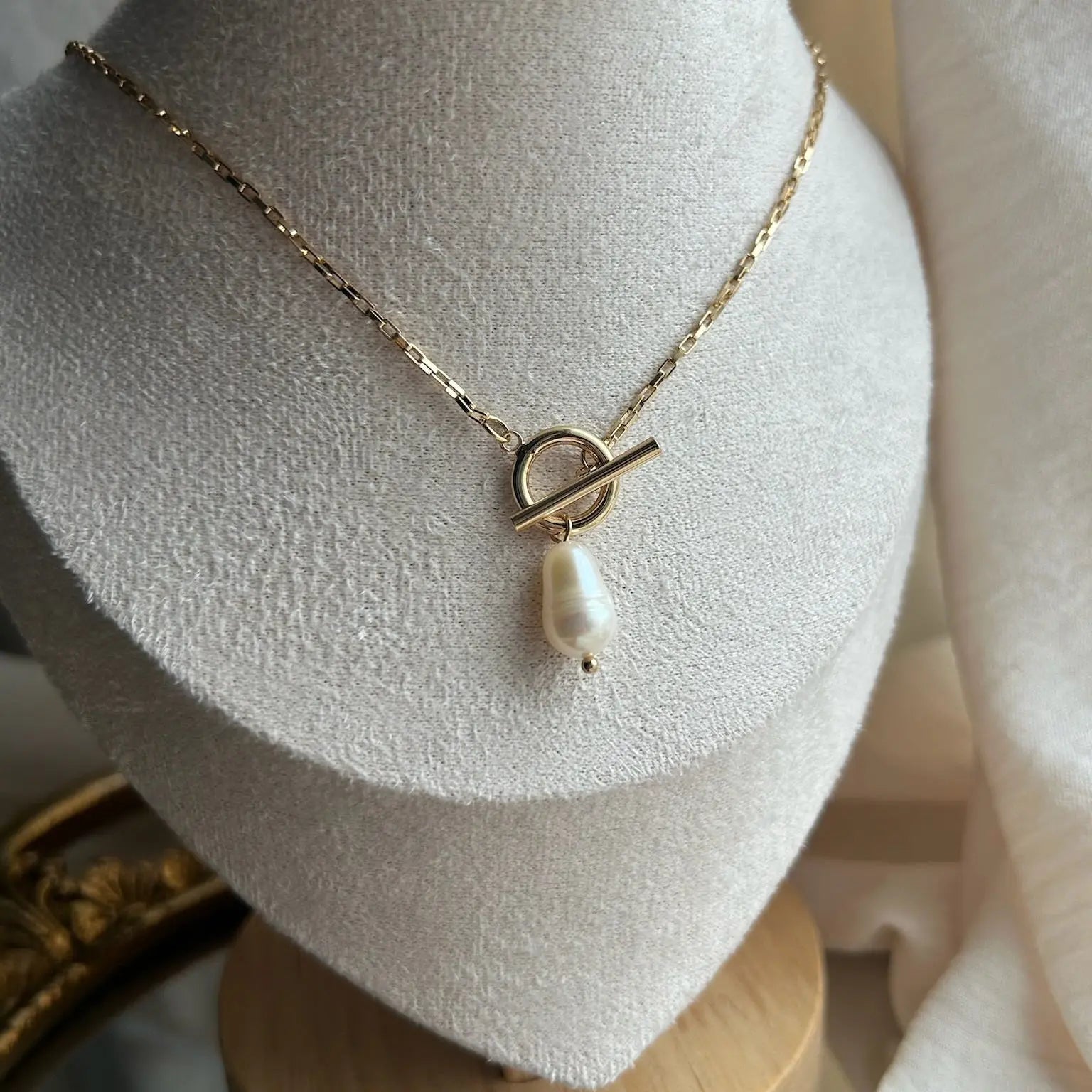 Baroque Freshwater Pearl Toggle Pendant Necklace — chain and clasp detail