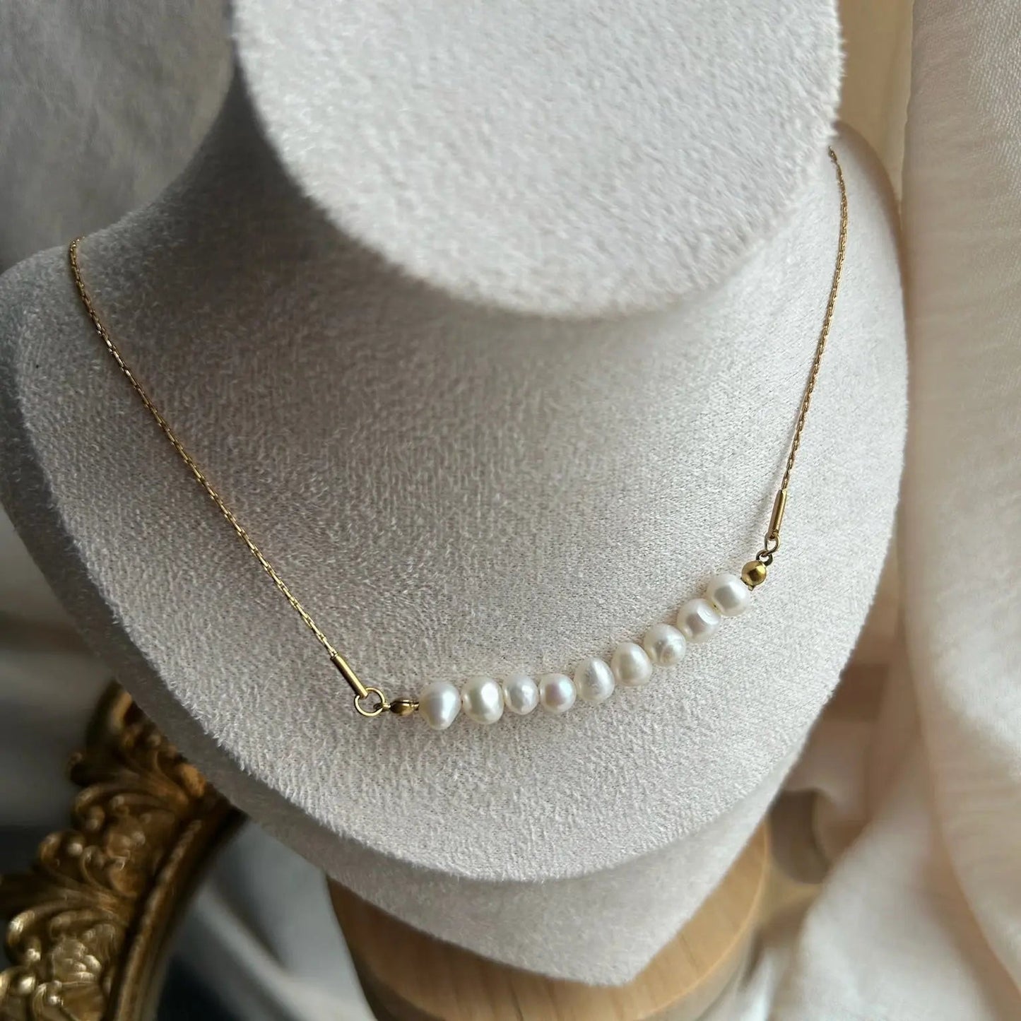 Freshwater Pearl Bar Necklace Stainless Steel Gold — chain and clasp detail