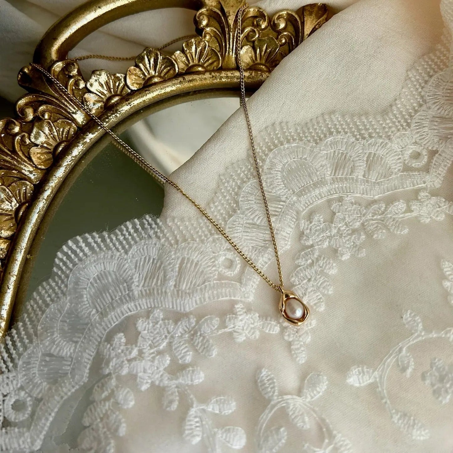 Freshwater Pearl Oval Pendant Necklace Gold Plated — chain and clasp detail