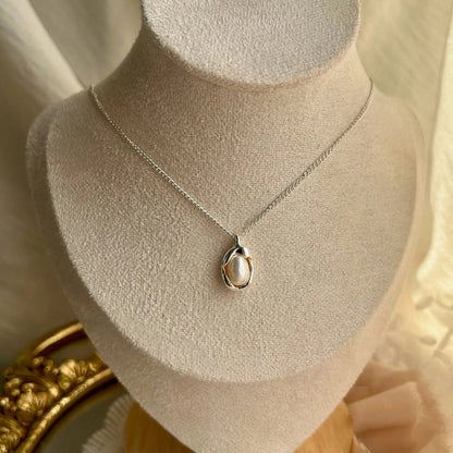 Freshwater Pearl Oval Pendant Necklace Silver Tone — chain and clasp detail