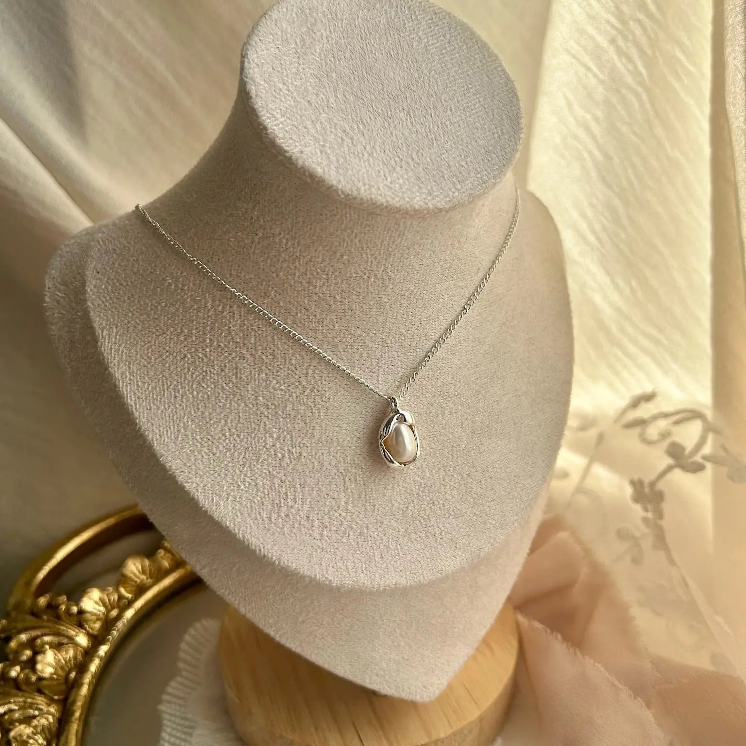 Freshwater Pearl Oval Pendant Necklace Silver Tone — lifestyle shot